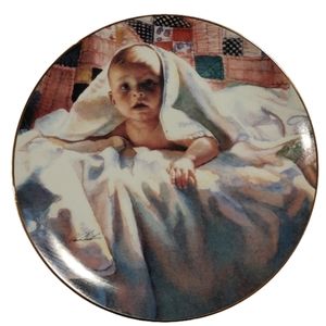 "Peeking Out" 9-1/4" plate by artist Steve Hanks